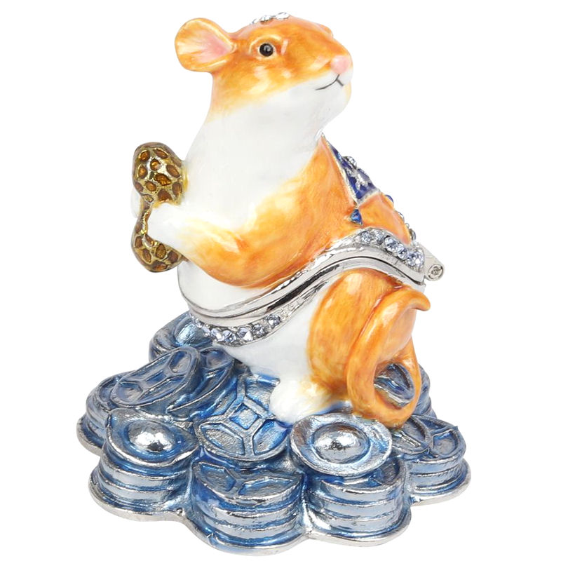 Mouse with peanut